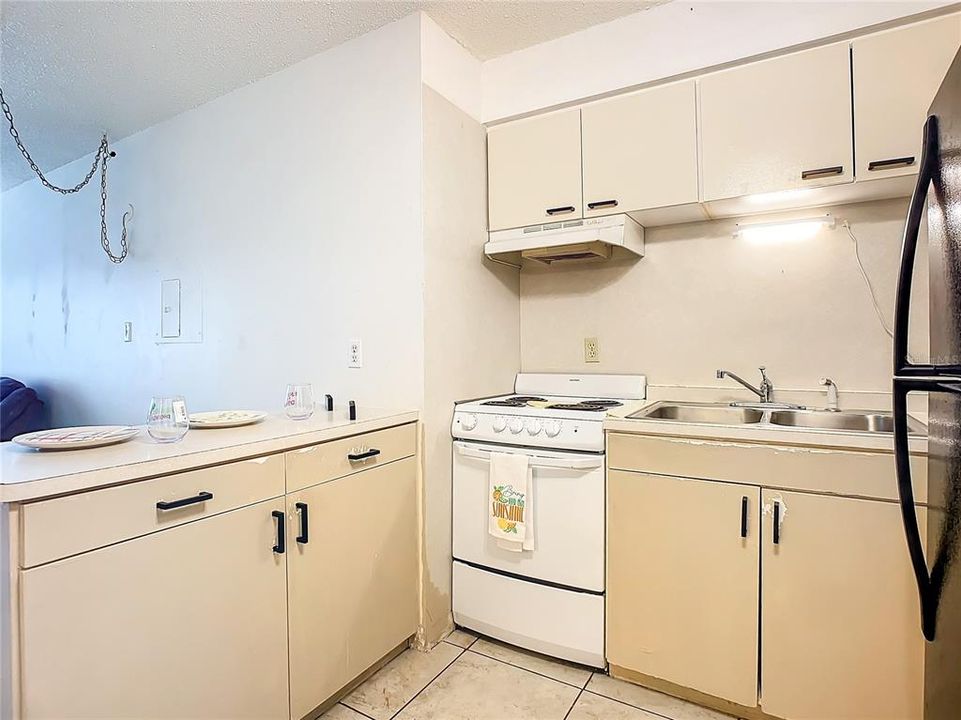 For Sale: $153,000 (1 beds, 1 baths, 340 Square Feet)