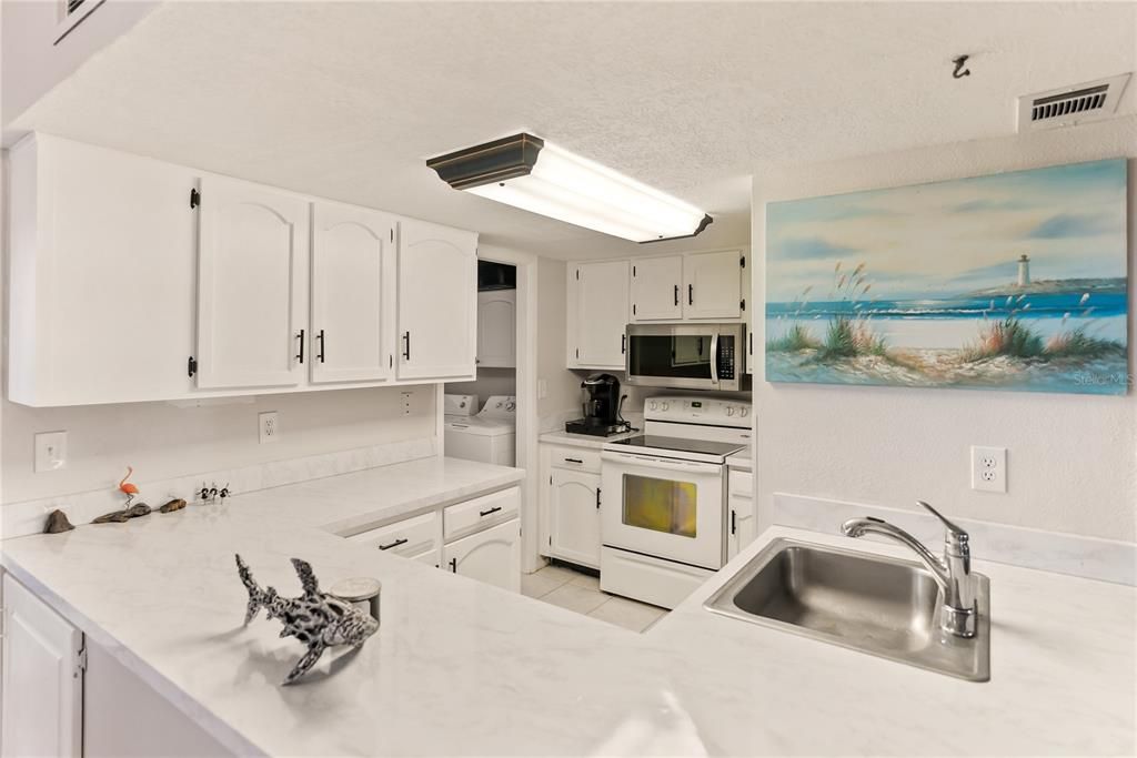 For Sale: $245,000 (2 beds, 2 baths, 1338 Square Feet)