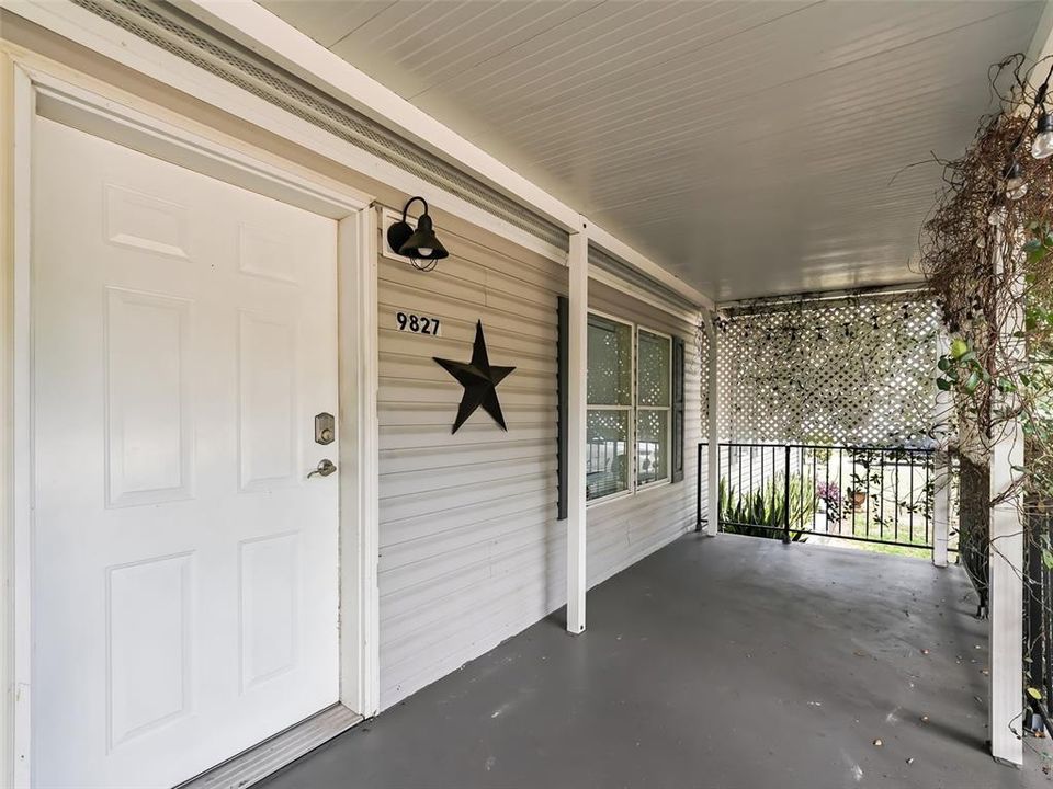 Active With Contract: $199,900 (3 beds, 2 baths, 1404 Square Feet)