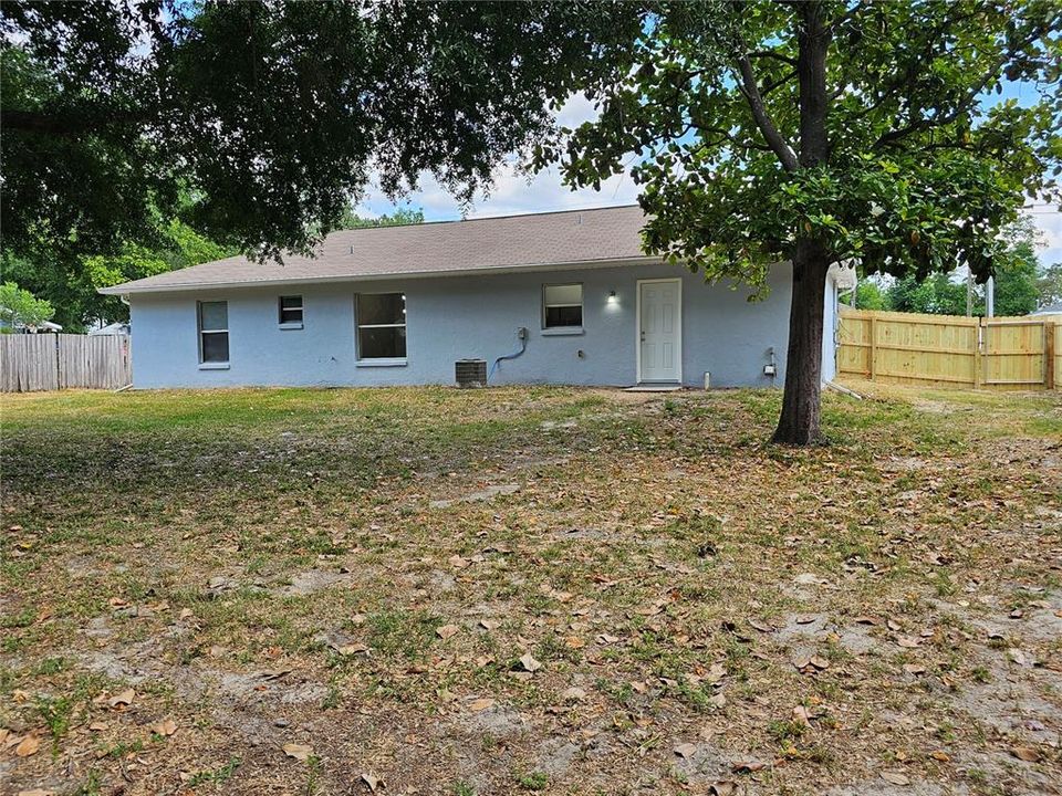 For Sale: $229,500 (3 beds, 2 baths, 1144 Square Feet)