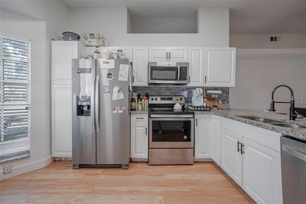 Active With Contract: $275,000 (3 beds, 2 baths, 1036 Square Feet)