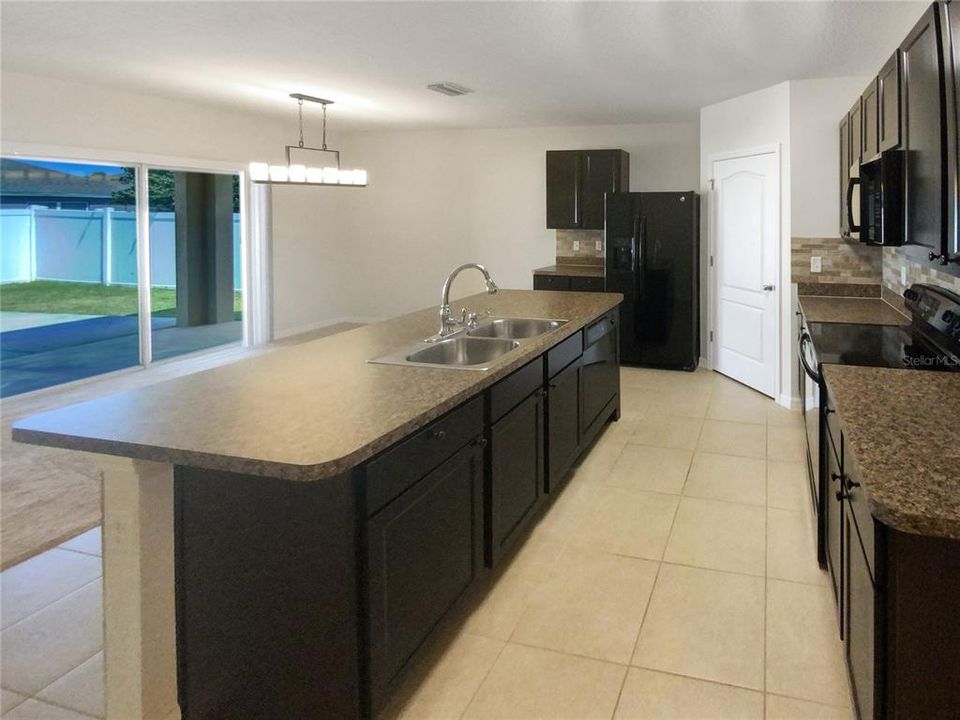 Active With Contract: $312,000 (4 beds, 2 baths, 1829 Square Feet)