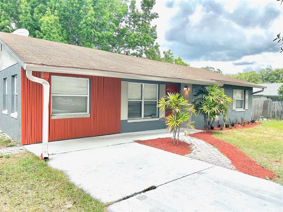 For Sale: $379,999 (4 beds, 1 baths, 1216 Square Feet)