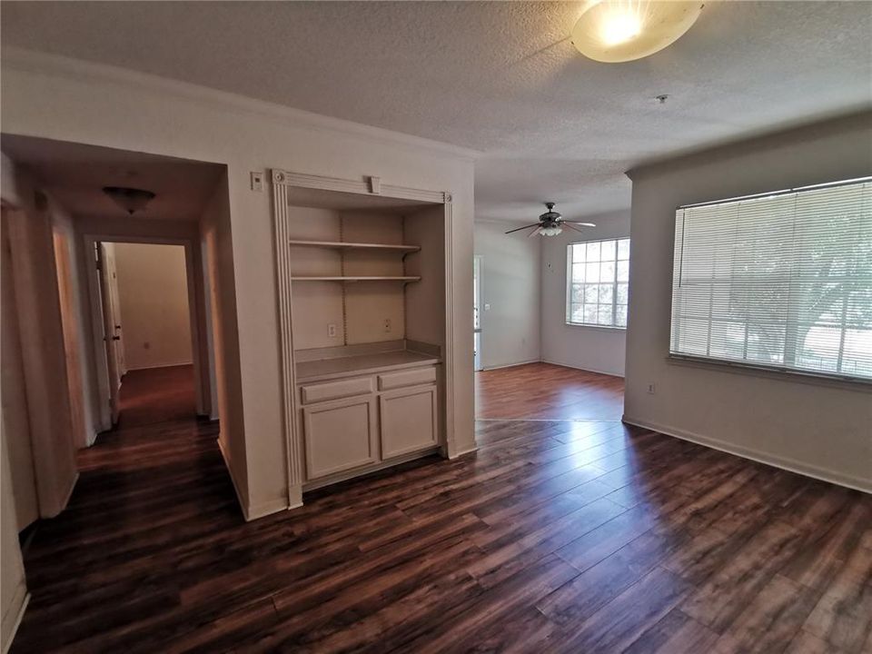 Active With Contract: $167,000 (1 beds, 1 baths, 854 Square Feet)