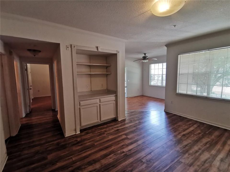 For Sale: $167,000 (1 beds, 1 baths, 854 Square Feet)