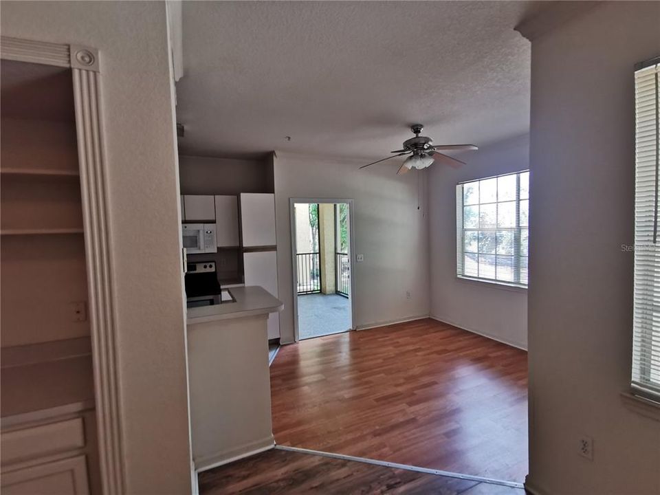 For Sale: $167,000 (1 beds, 1 baths, 854 Square Feet)
