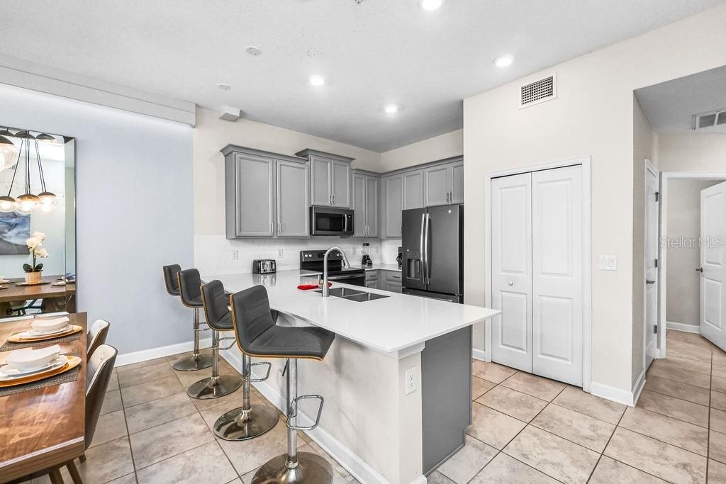 For Sale: $348,000 (2 beds, 2 baths, 1388 Square Feet)