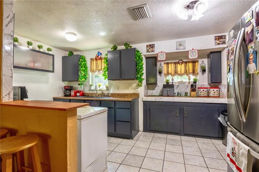 For Sale: $290,000 (4 beds, 1 baths, 1332 Square Feet)