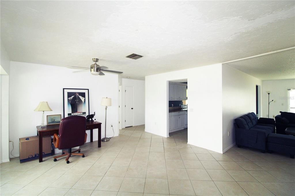 For Sale: $285,000 (2 beds, 2 baths, 1432 Square Feet)