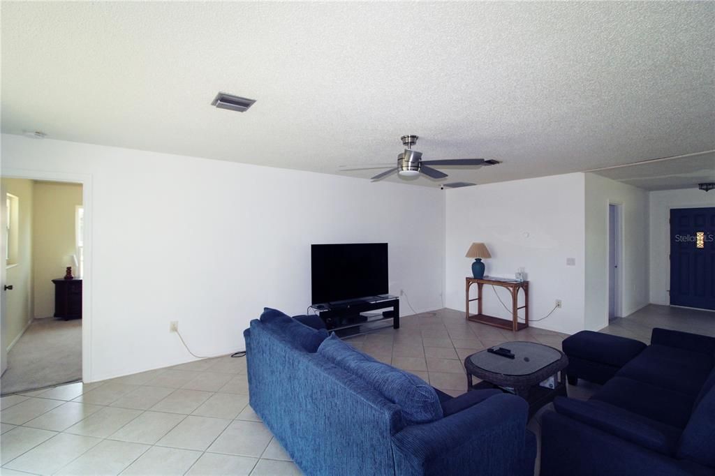 For Sale: $285,000 (2 beds, 2 baths, 1432 Square Feet)
