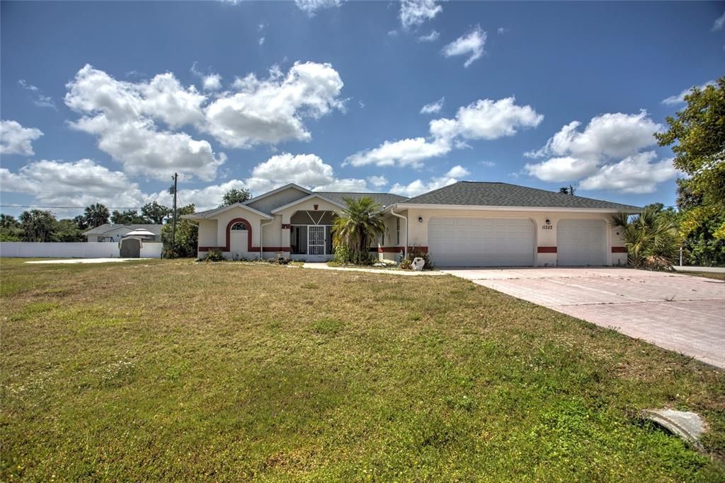 For Sale: $390,000 (3 beds, 2 baths, 1598 Square Feet)