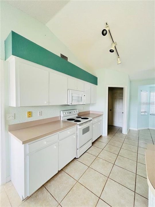 For Rent: $2,100 (3 beds, 2 baths, 1535 Square Feet)