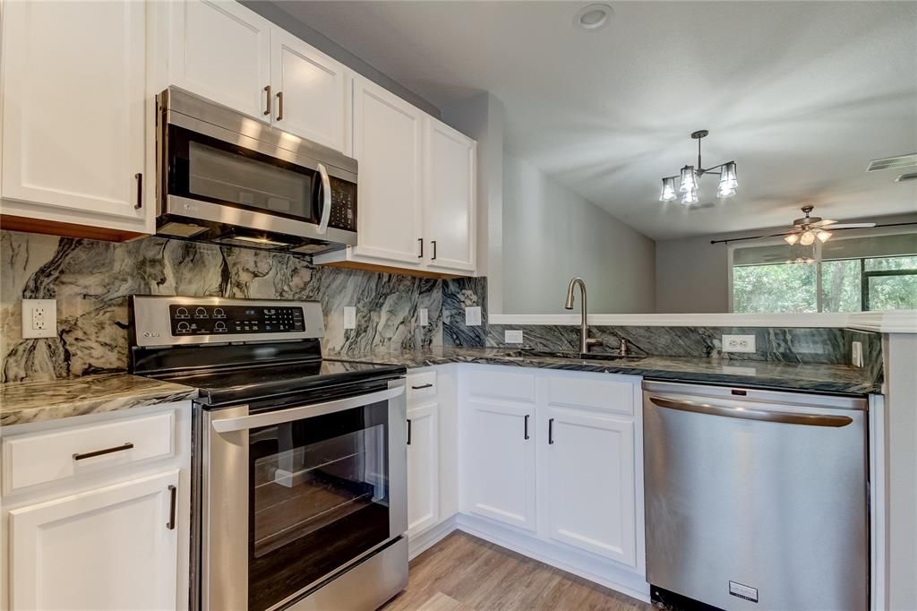 For Sale: $314,900 (2 beds, 2 baths, 1248 Square Feet)