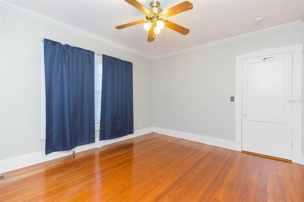 For Rent: $2,250 (2 beds, 1 baths, 1297 Square Feet)