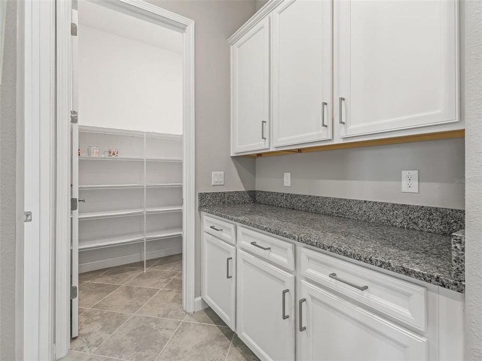 For Sale: $470,000 (2 beds, 2 baths, 2210 Square Feet)