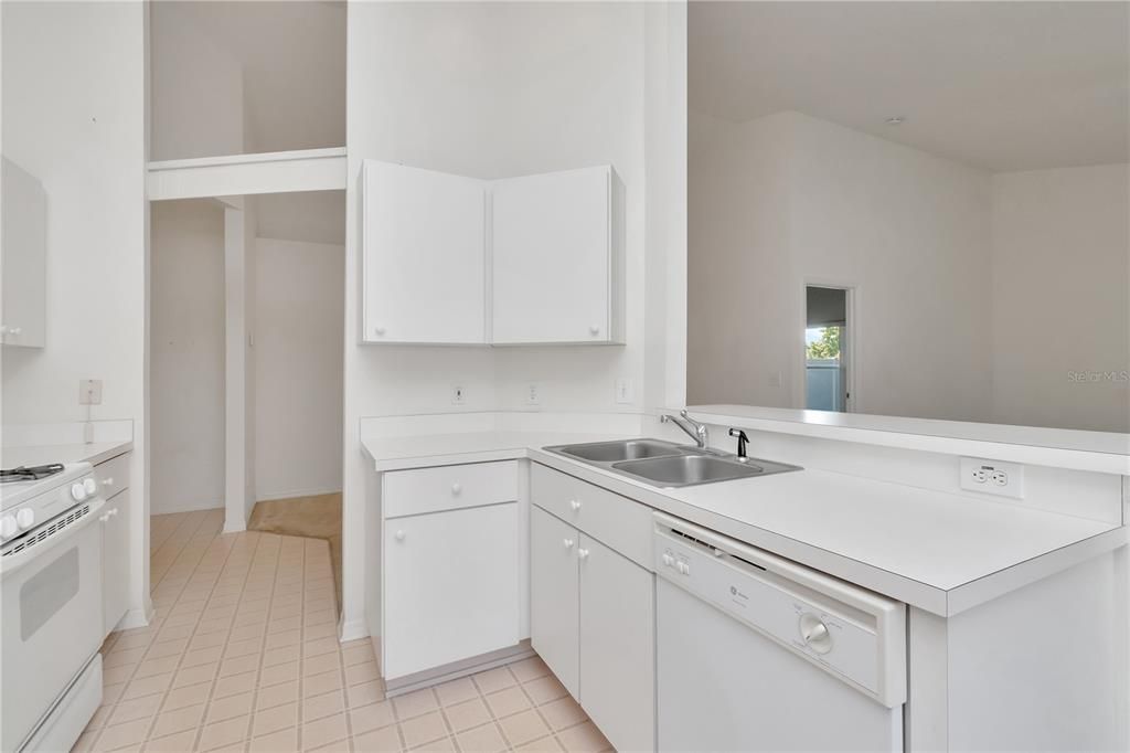 For Rent: $2,250 (3 beds, 2 baths, 1530 Square Feet)