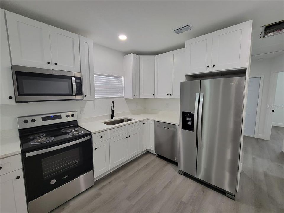 Active With Contract: $219,900 (3 beds, 2 baths, 800 Square Feet)