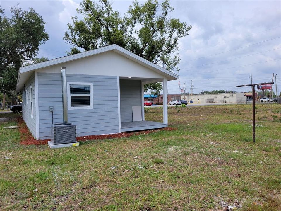 Active With Contract: $219,900 (3 beds, 2 baths, 800 Square Feet)