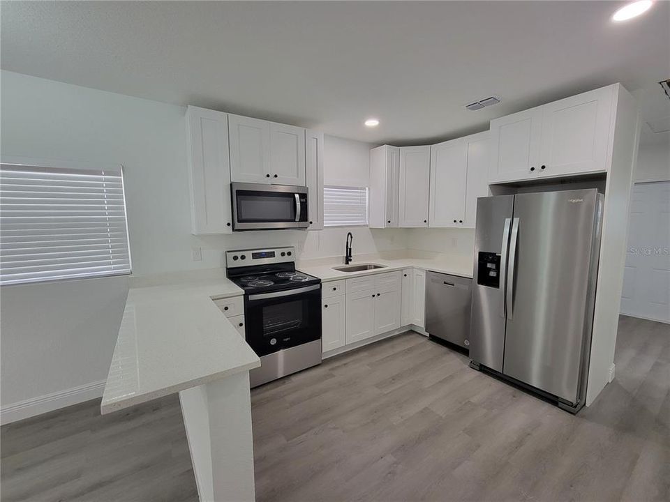 Active With Contract: $219,900 (3 beds, 2 baths, 800 Square Feet)