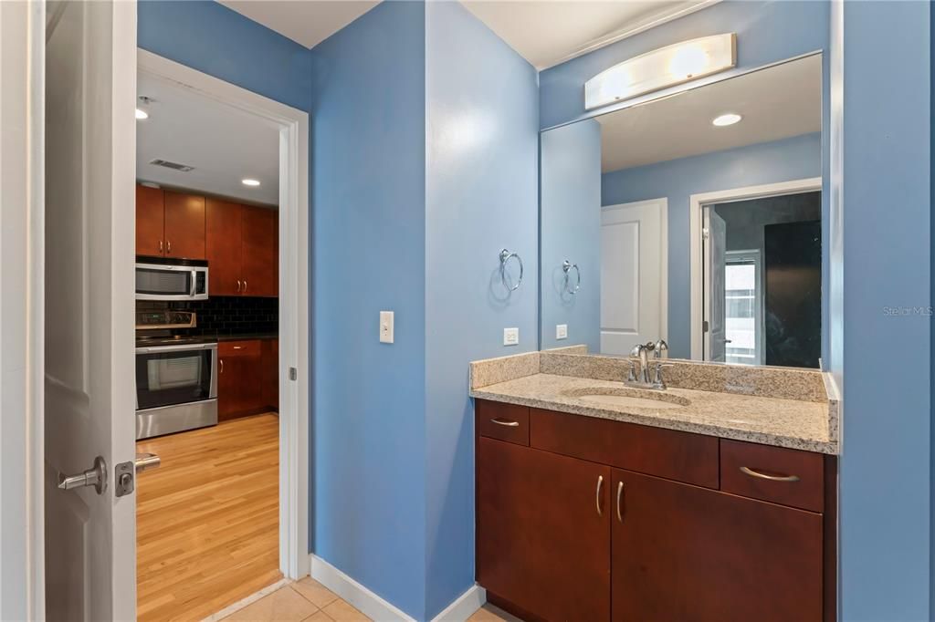 For Sale: $385,000 (1 beds, 1 baths, 608 Square Feet)