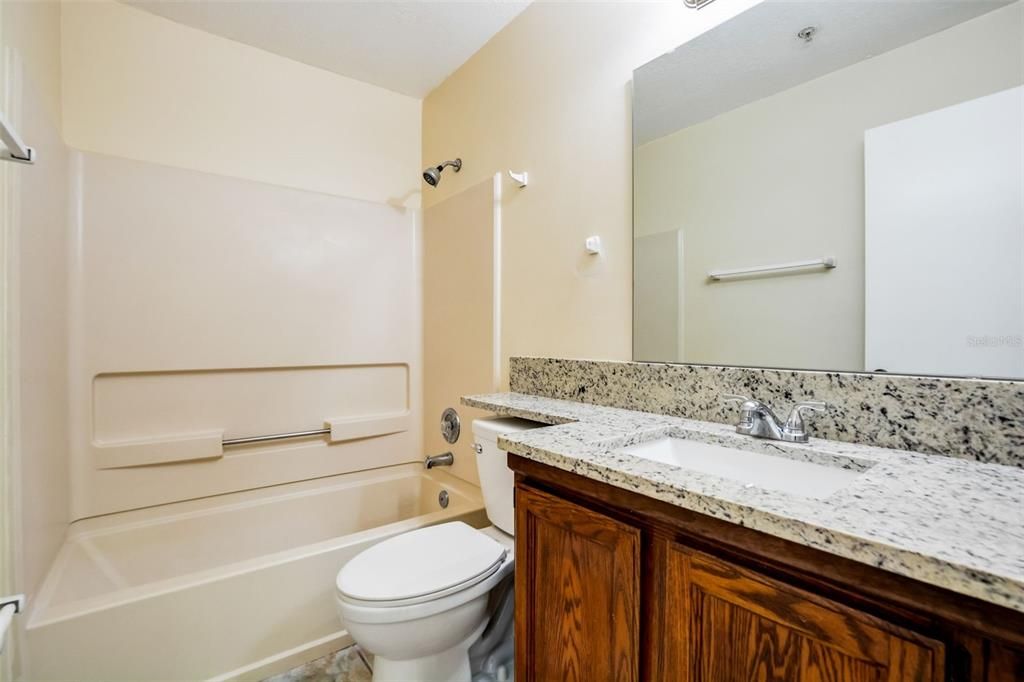 For Sale: $265,000 (2 beds, 2 baths, 975 Square Feet)
