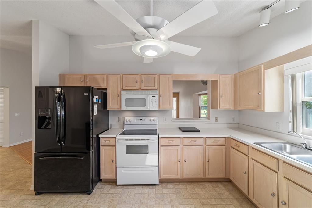 For Sale: $275,000 (2 beds, 2 baths, 1777 Square Feet)