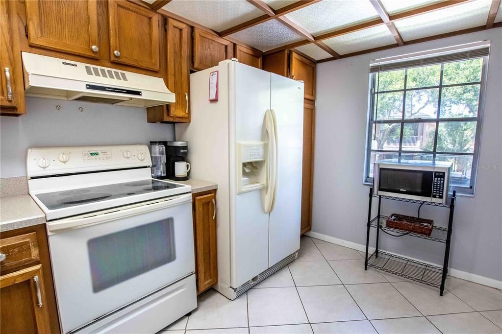 For Sale: $239,900 (2 beds, 2 baths, 1075 Square Feet)