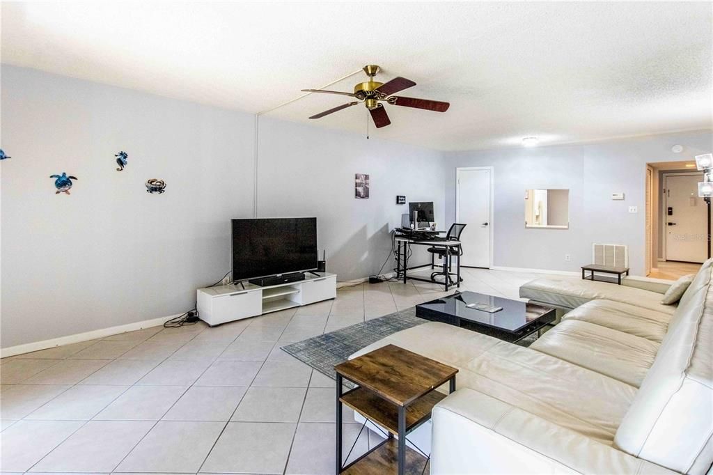 For Sale: $239,900 (2 beds, 2 baths, 1075 Square Feet)