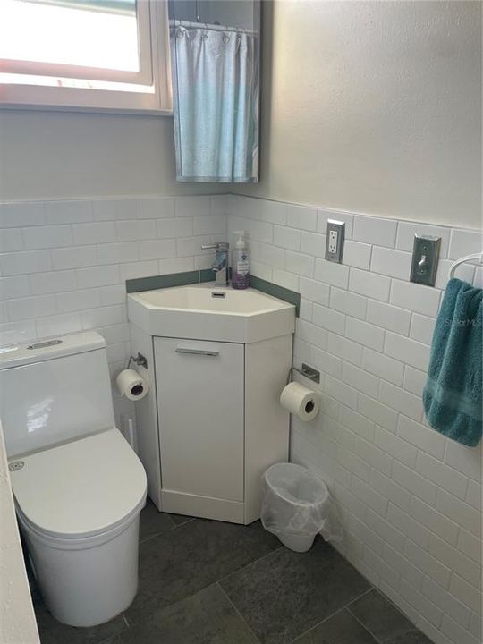 For Rent: $2,300 (1 beds, 1 baths, 631 Square Feet)