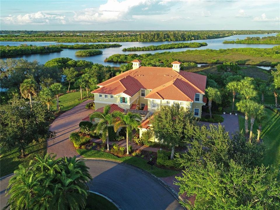 Recently Sold: $650,000 (3 beds, 2 baths, 2343 Square Feet)