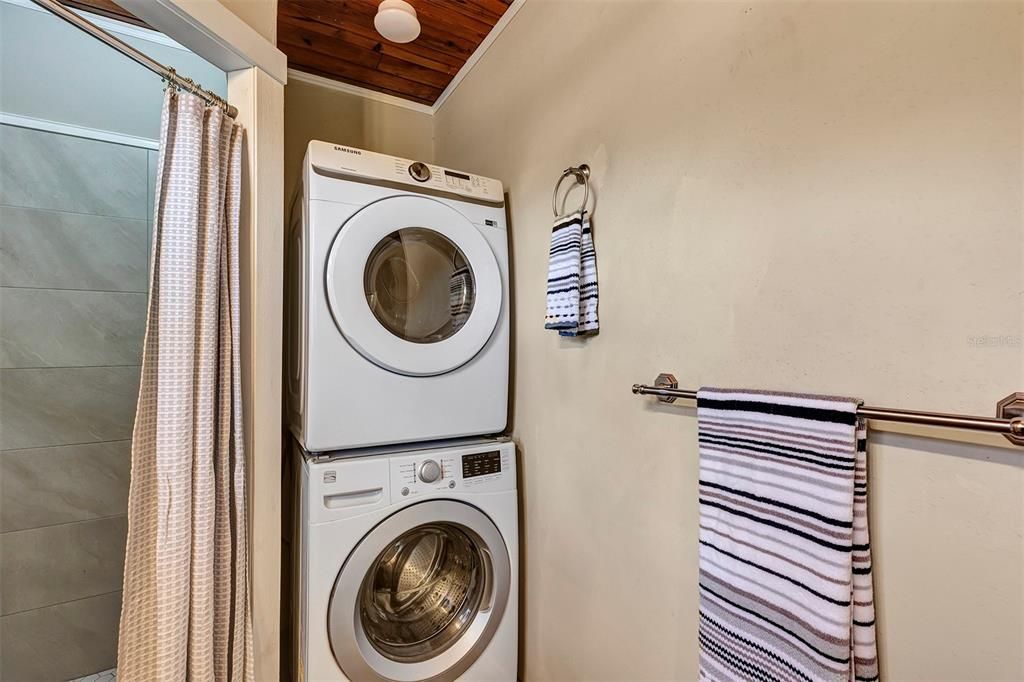 Primary Bath; Washer & Dryer included!