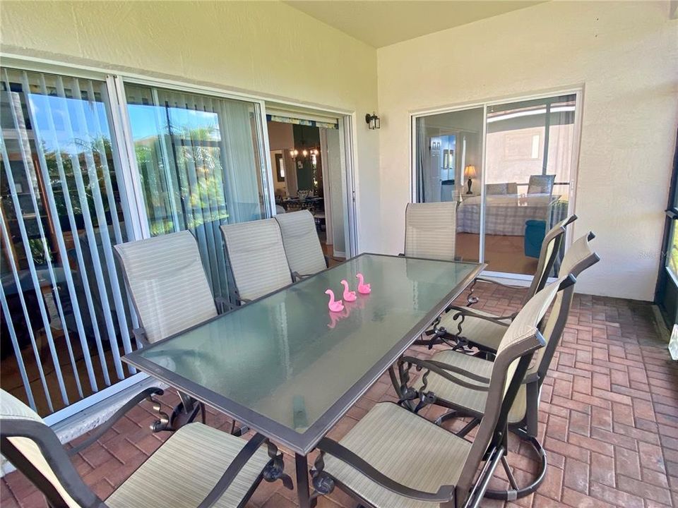 Lanai with table and chairs
