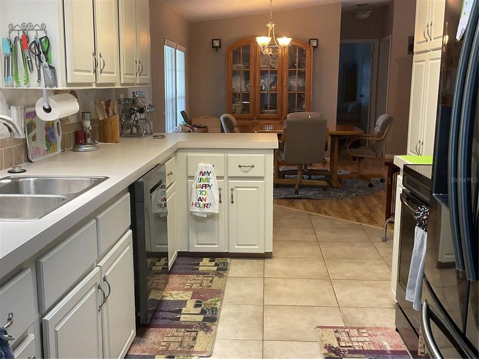 For Sale: $285,500 (2 beds, 2 baths, 1248 Square Feet)