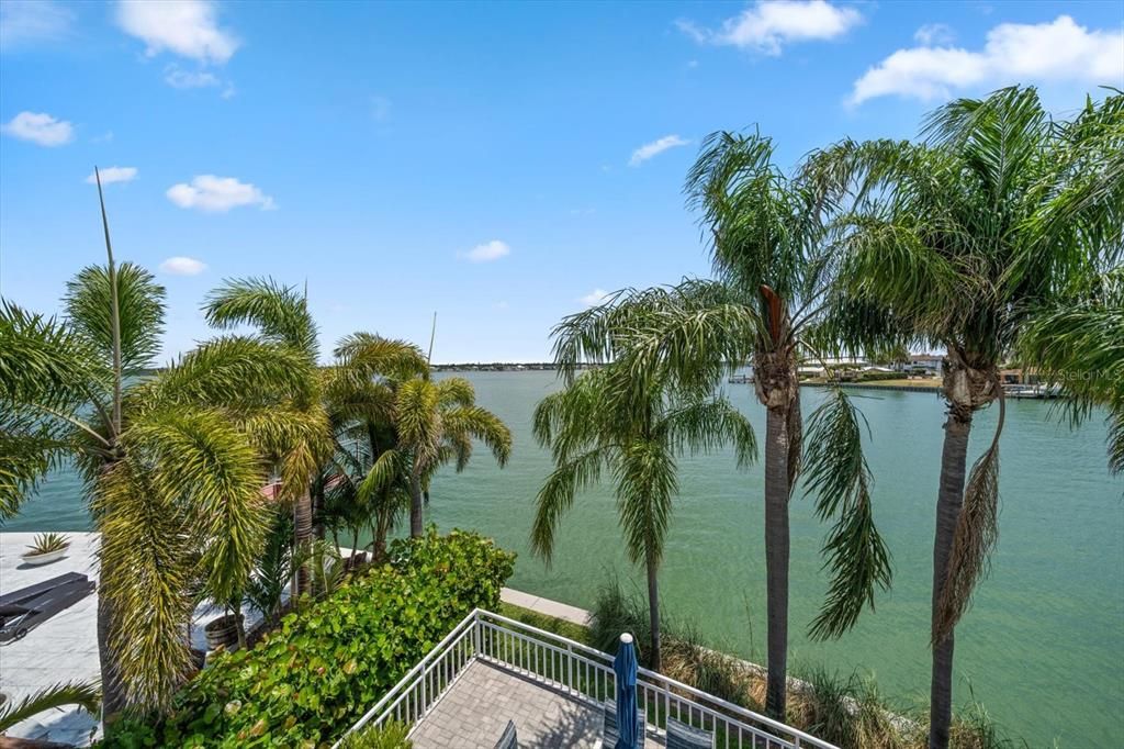 Recently Sold: $2,800,000 (3 beds, 3 baths, 3406 Square Feet)