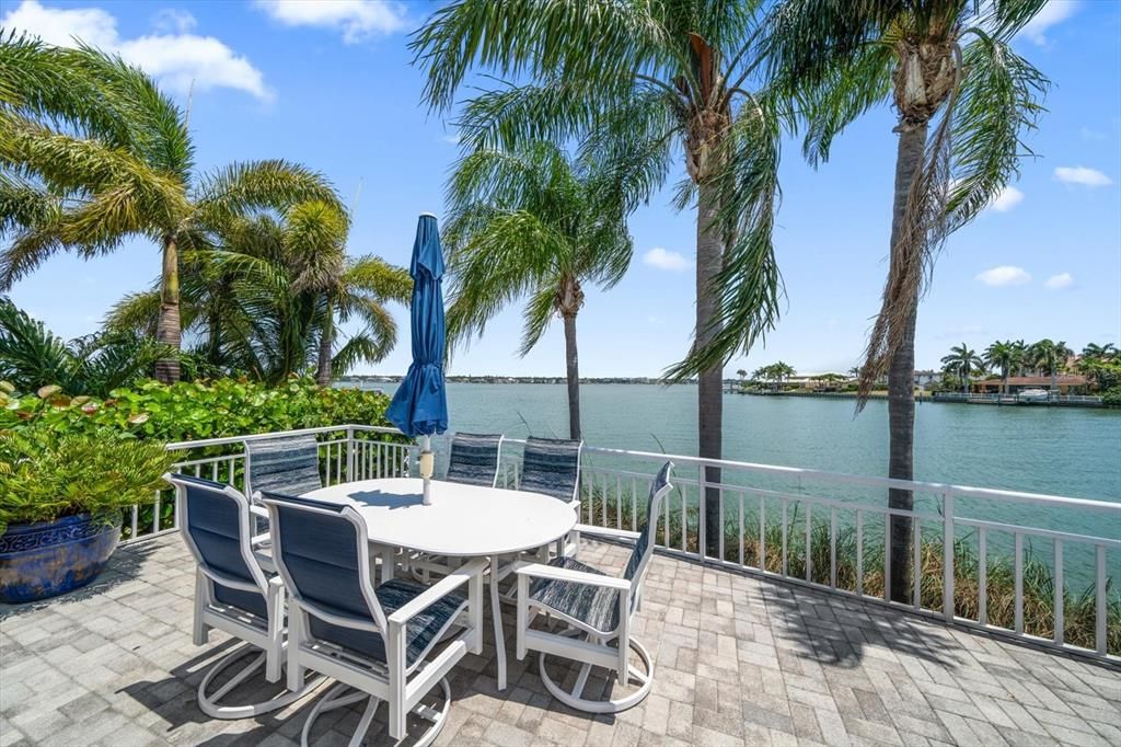 Recently Sold: $2,800,000 (3 beds, 3 baths, 3406 Square Feet)