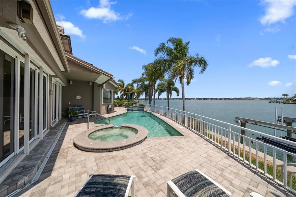Active With Contract: $2,800,000 (3 beds, 3 baths, 3406 Square Feet)