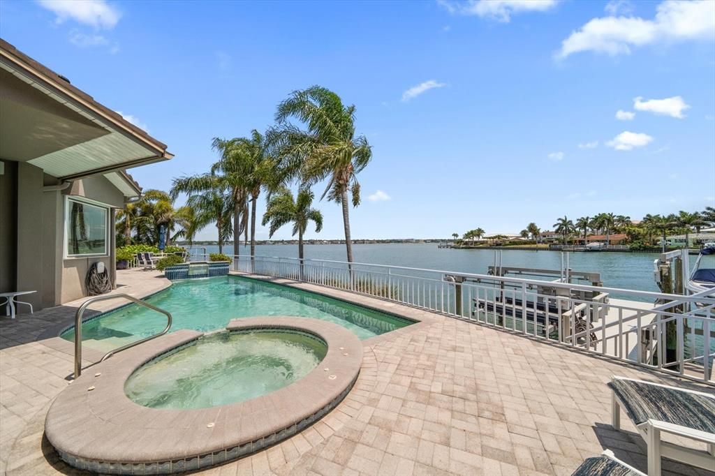 Recently Sold: $2,800,000 (3 beds, 3 baths, 3406 Square Feet)