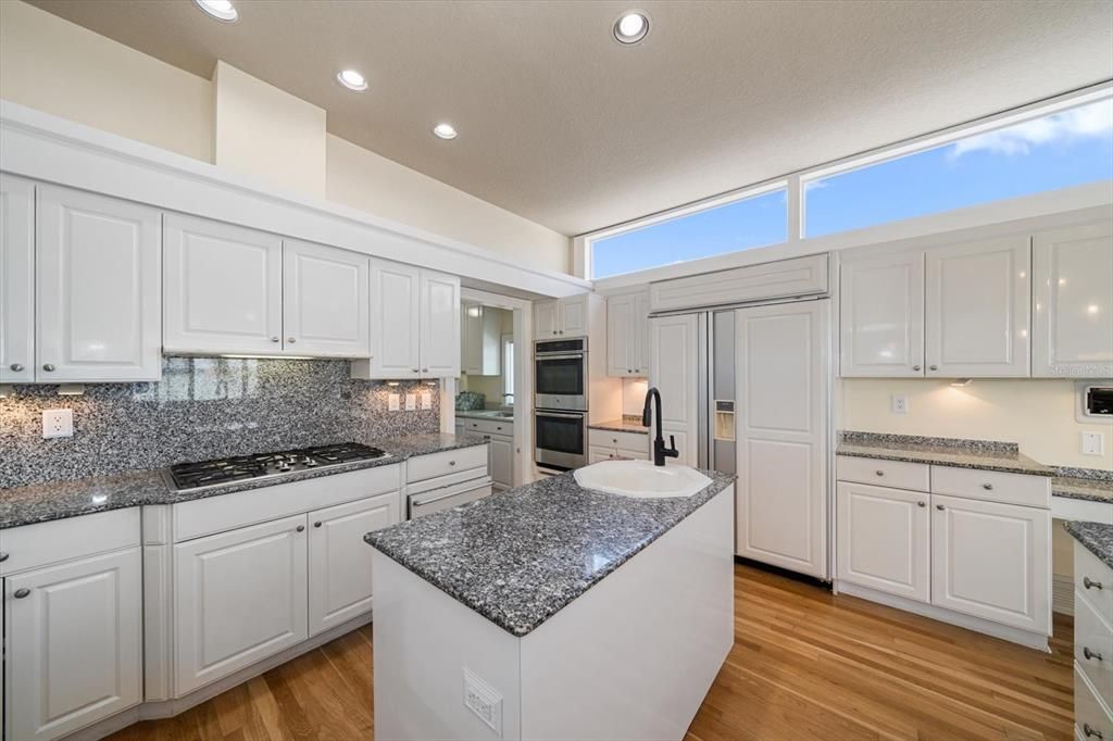 Recently Sold: $2,800,000 (3 beds, 3 baths, 3406 Square Feet)