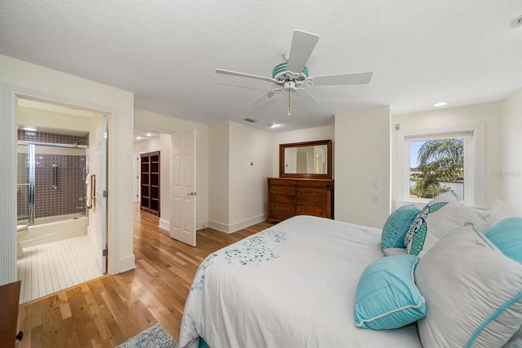 Recently Sold: $2,800,000 (3 beds, 3 baths, 3406 Square Feet)