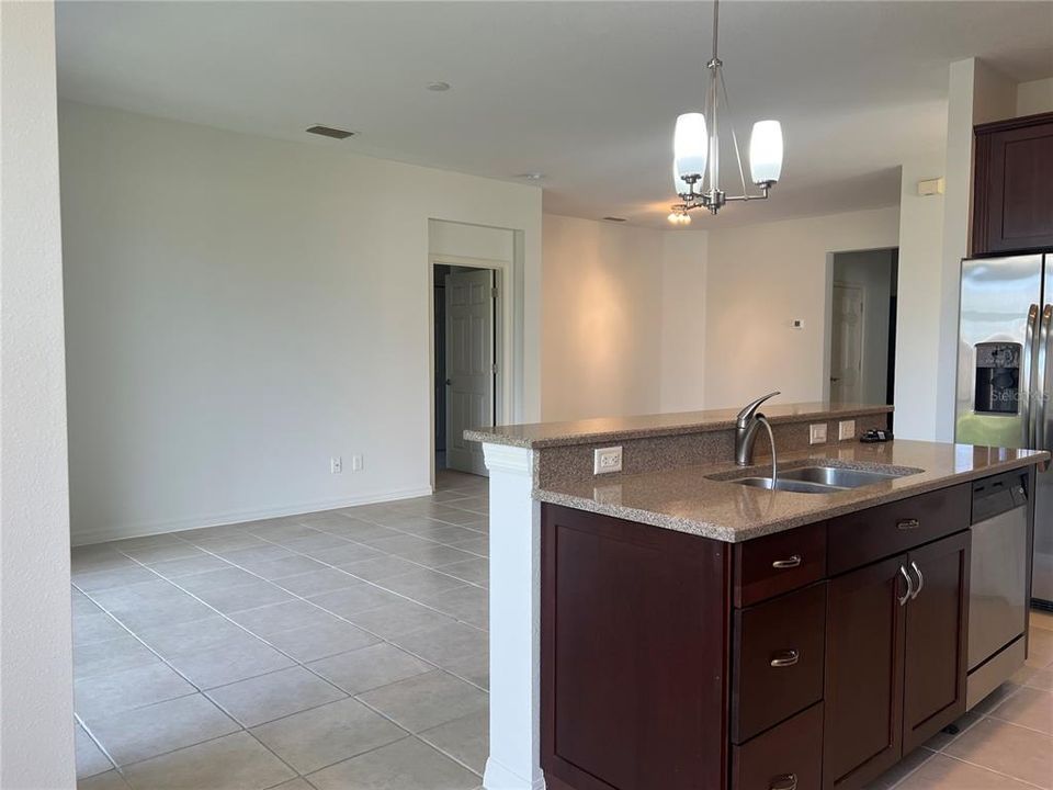 For Sale: $399,900 (2 beds, 2 baths, 1703 Square Feet)