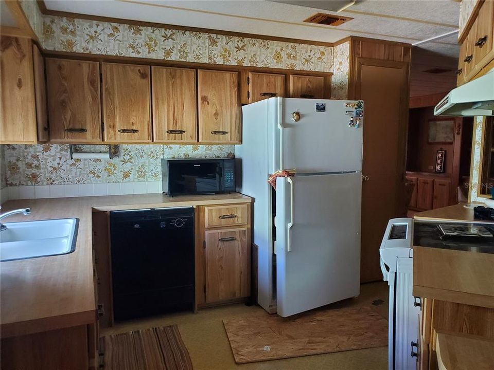 For Sale: $78,500 (2 beds, 2 baths, 1056 Square Feet)