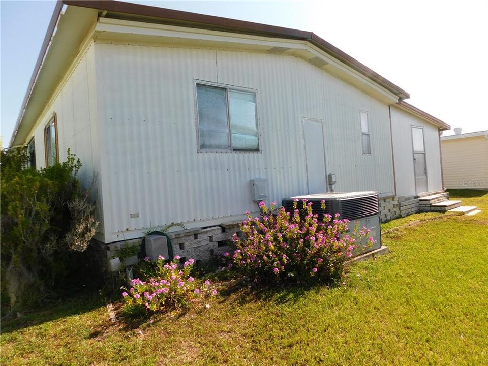 For Sale: $85,000 (2 beds, 2 baths, 1056 Square Feet)