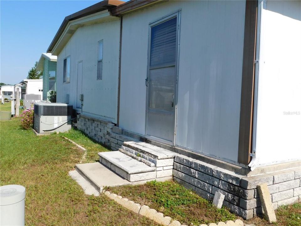 For Sale: $78,500 (2 beds, 2 baths, 1056 Square Feet)