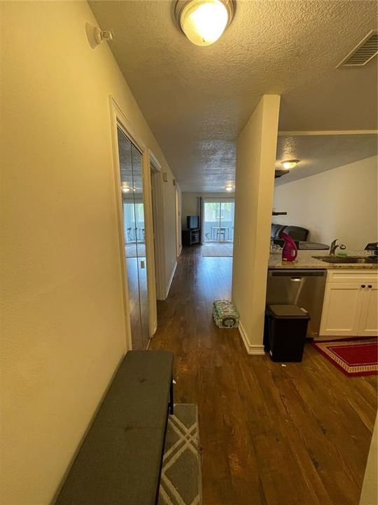 For Rent: $1,800 (2 beds, 2 baths, 915 Square Feet)