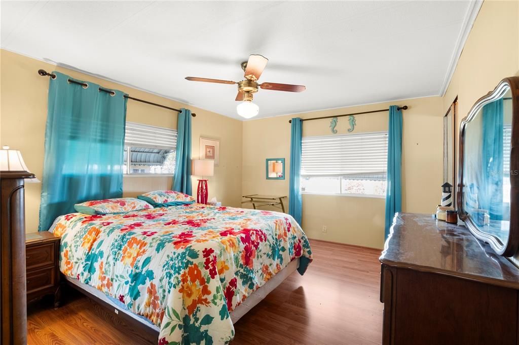For Sale: $199,000 (2 beds, 2 baths, 1056 Square Feet)