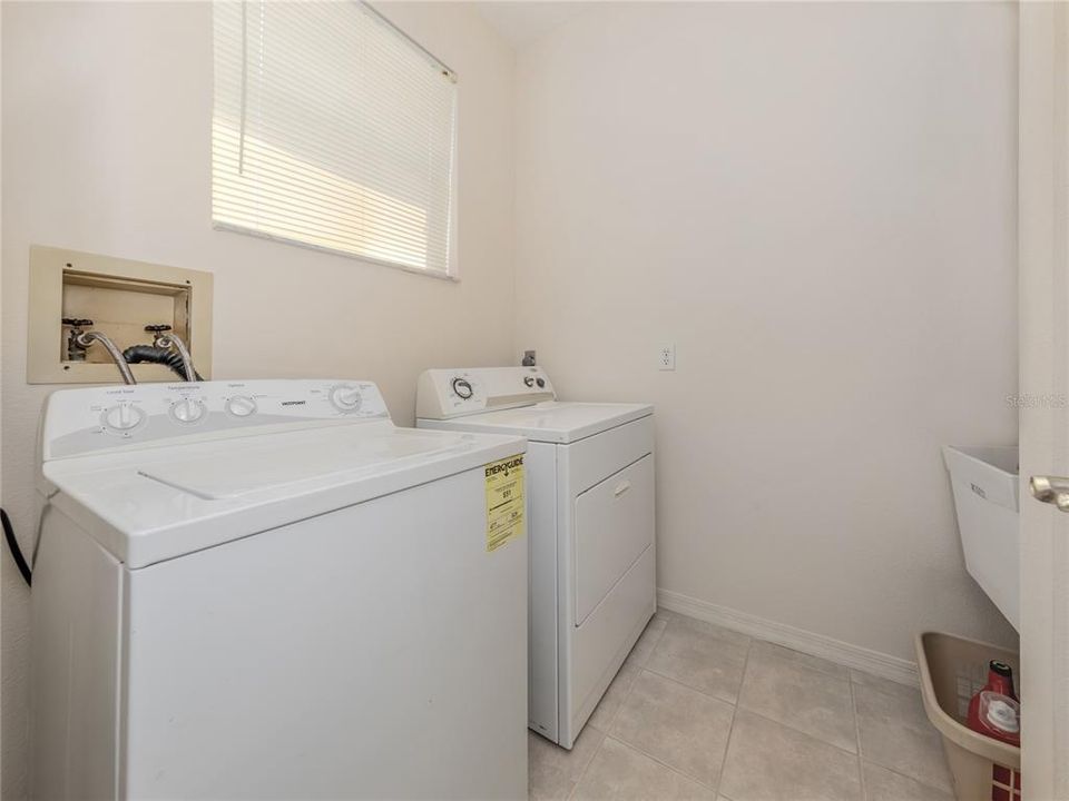For Sale: $439,900 (2 beds, 2 baths, 1693 Square Feet)