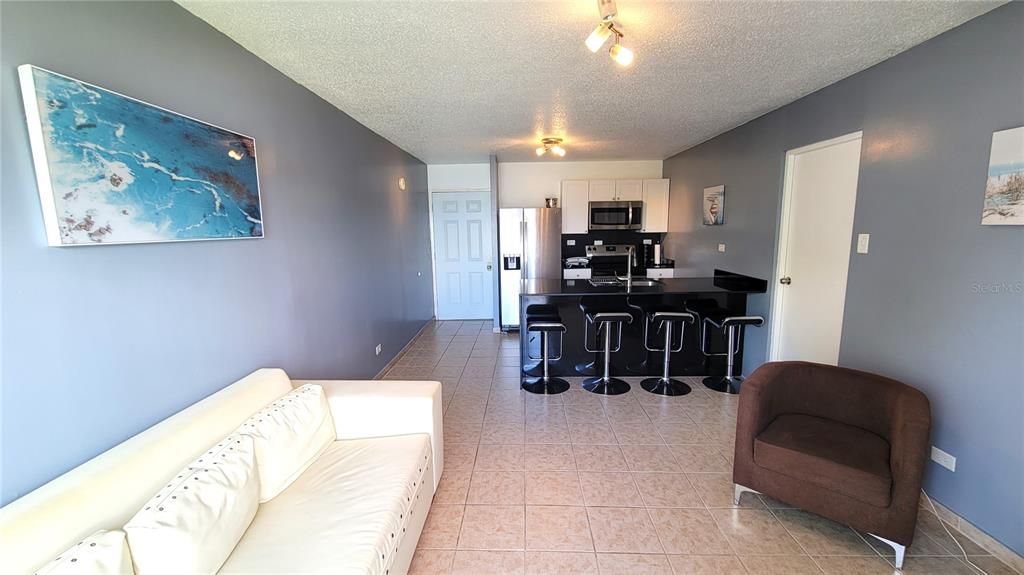 For Sale: $170,000 (1 beds, 1 baths, 684 Square Feet)