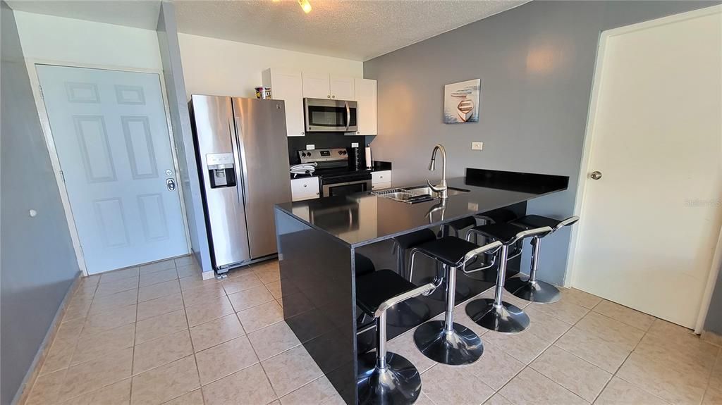 For Sale: $170,000 (1 beds, 1 baths, 684 Square Feet)