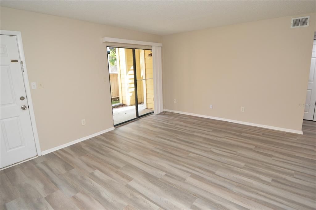 Active With Contract: $1,675 (2 beds, 2 baths, 1007 Square Feet)