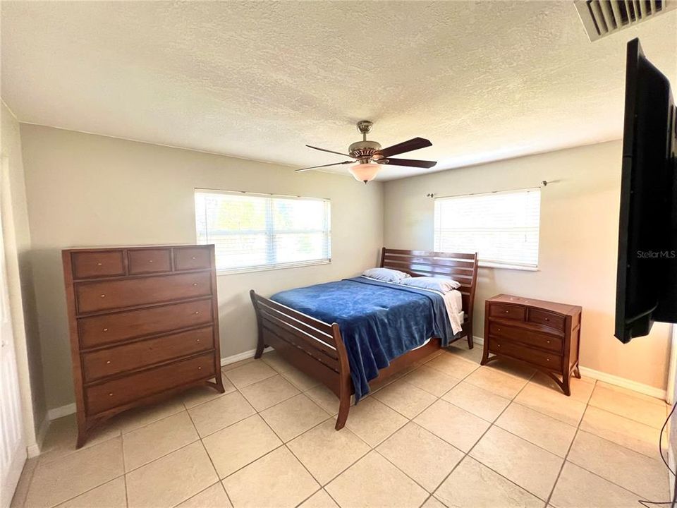 Recently Rented: $3,300 (3 beds, 2 baths, 1317 Square Feet)
